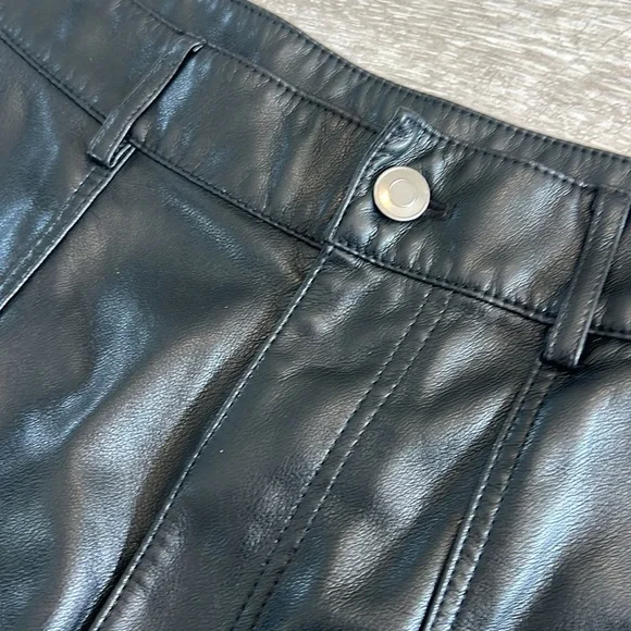 7 for All Mankind Black Faux Leather Cargo Pants size medium - Picture 6 of 10